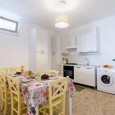 Casa Vacanze Porta Alfonsina A Apartment